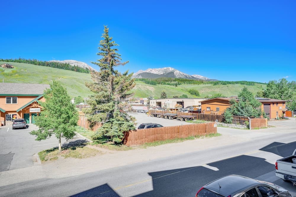 Rooftop Mtn View & Hot Tub: Silverthorne Home!
