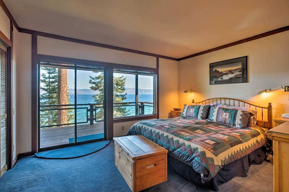 11 Mi to Palisades Tahoe: Lakefront Home w/ View!