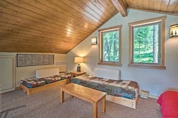 Secluded Leavenworth Cabin w/ Mtn Views & Fire Pit