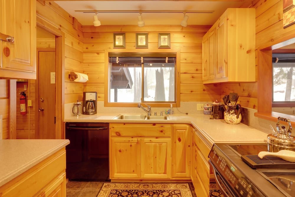 2 Mi to Northstar Resort: Idyllic Cabin w/ Shuttle