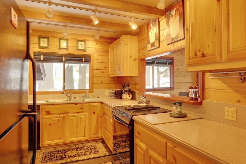 2 Mi to Northstar Resort: Idyllic Cabin w/ Shuttle