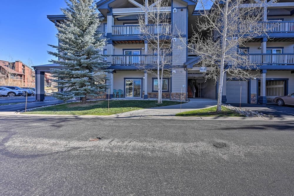 Steamboat Home w/ Garage, 1 Mi to Ski Resort