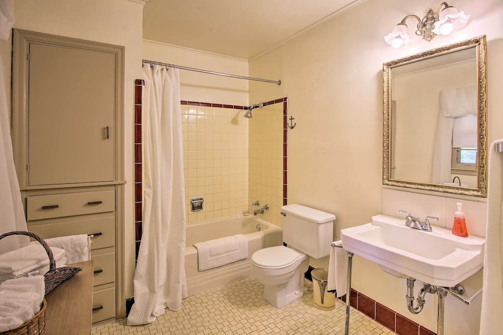 Ranch-style Cottage - 2 Miles to Philbrook Museum!