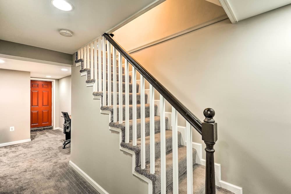 Chic Townhome w/ Deck: 6 Mi to Dtwn Baltimore