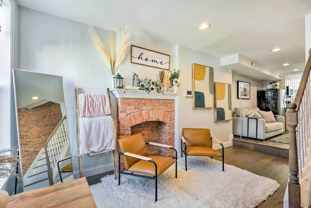 Central & Trendy Baltimore Townhome: Pets OK!