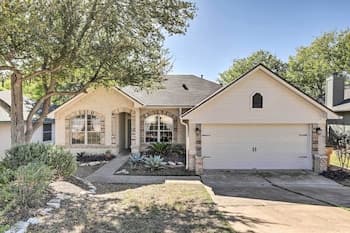 Charming Family Home ~ 7 Mi to Dtwn & Airport