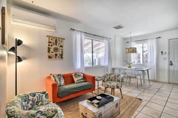 Cali Desert Oasis w/ Hot Tub + Mtn Views!