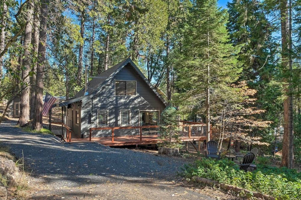 Family Cabin in Blue Lake Springs, Near Town!