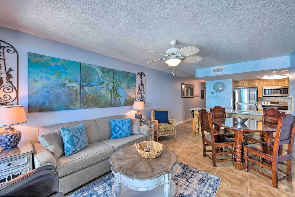 Gulf Shores Condo: Walk to Beach, The Hangout