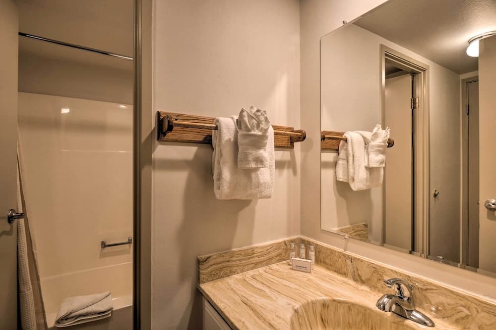 1 Mi to Dillon Reservoir: Condo Retreat in Frisco!