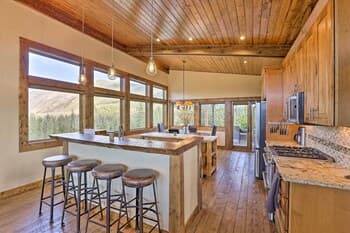 Luxe Grand Lake Getaway w/ Gorgeous Mtn Views