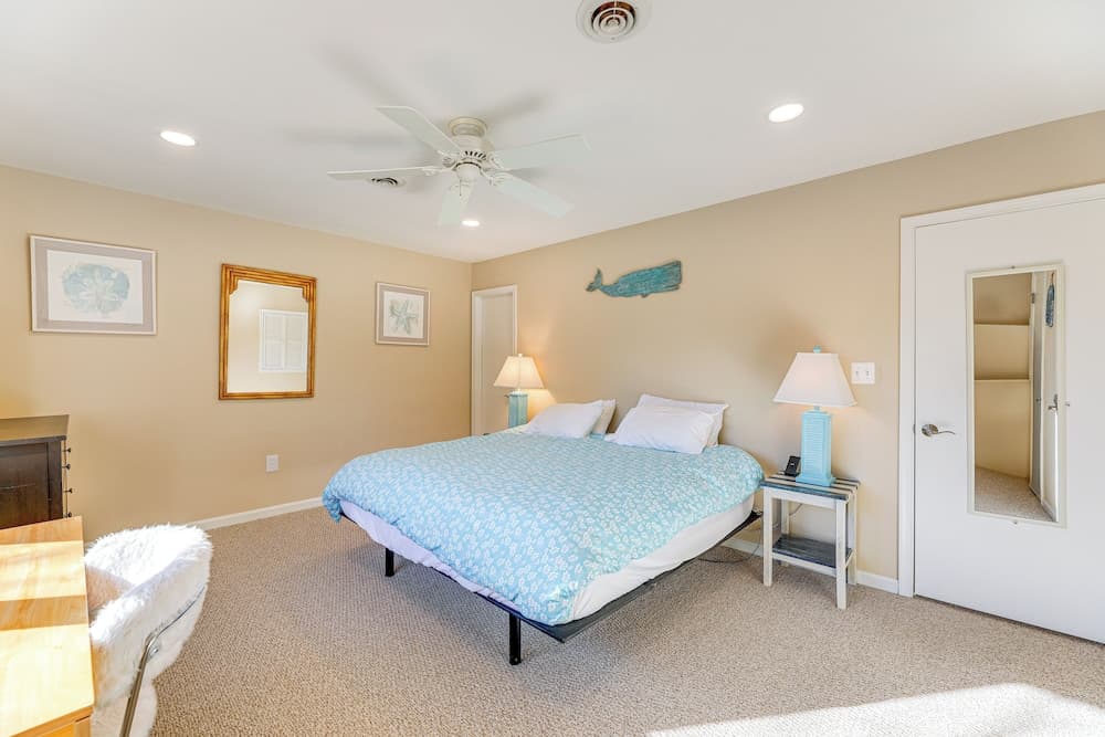 Walk to Bethany Beach Boardwalk: Coastal Retreat