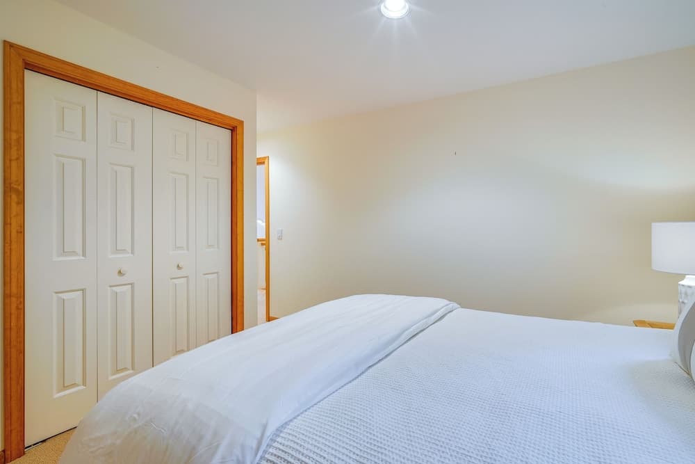 Spacious Dover Refuge ~ 5 Mi to Mount Snow!