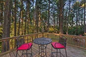 Lake Geneva Getaway w/ Fire Pit ~ 3 Mi to Downtown