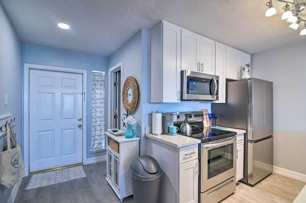 Gorgeous Oceanfront Gem on Seawall Boulevard!