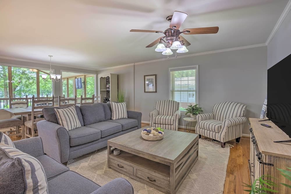 The Lake Escape: Boat Dock, Fire Pit, Kayak!