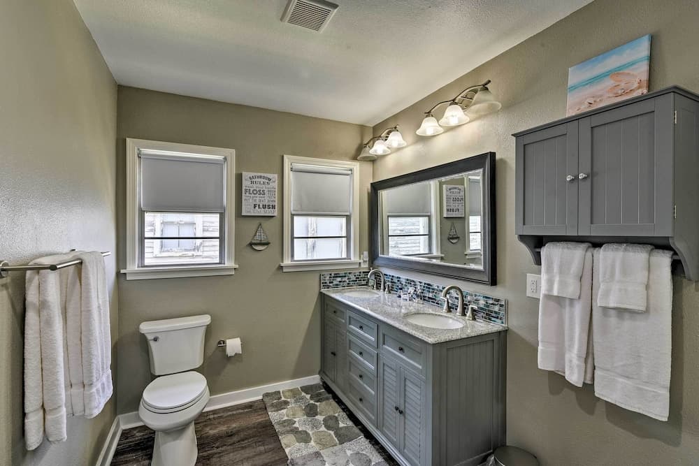 Spacious + Modern Family Duplex in Galveston!