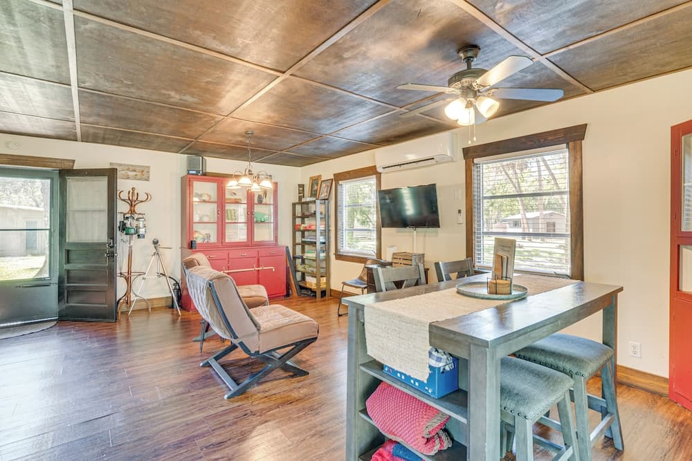 Waterside Anglers Heaven: Crooked River Fish Camp