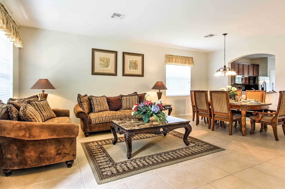 Spacious Kissimmee Villa - 3 Mi to Disney World!