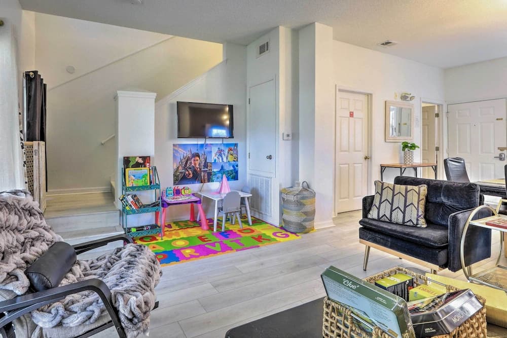 Fire Pit + Pool Access: Resort Getaway Near Disney