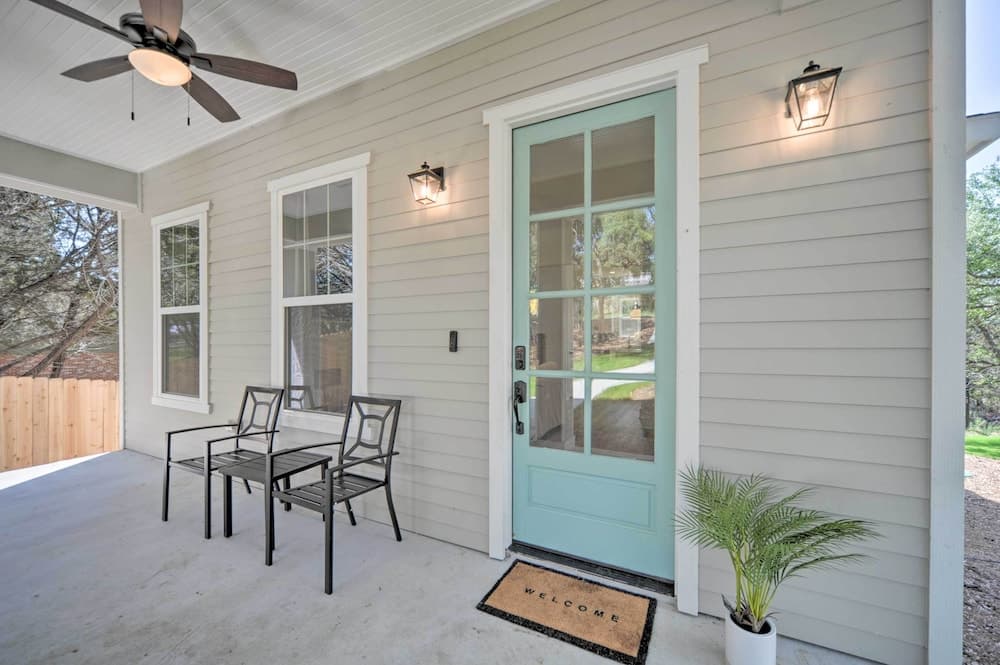 Canyon Lake Home w/ Deck ~ 1 Mi to Comal Park