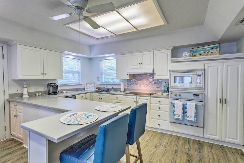 Bayfront Niceville Getaway w/ Private Dock!