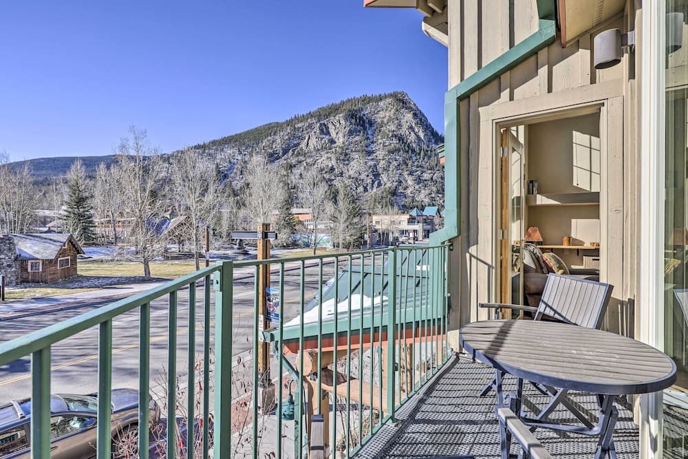 Frisco Condo w/ Balcony: 7 Mi to Copper Mountain!