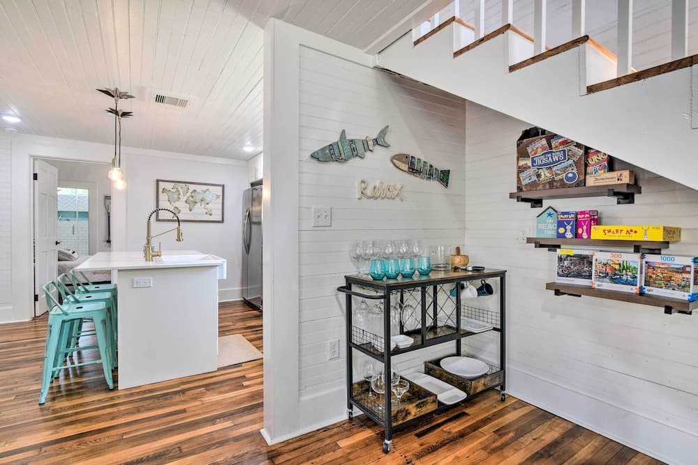 Walk to The Strand: Historic Galveston Home!