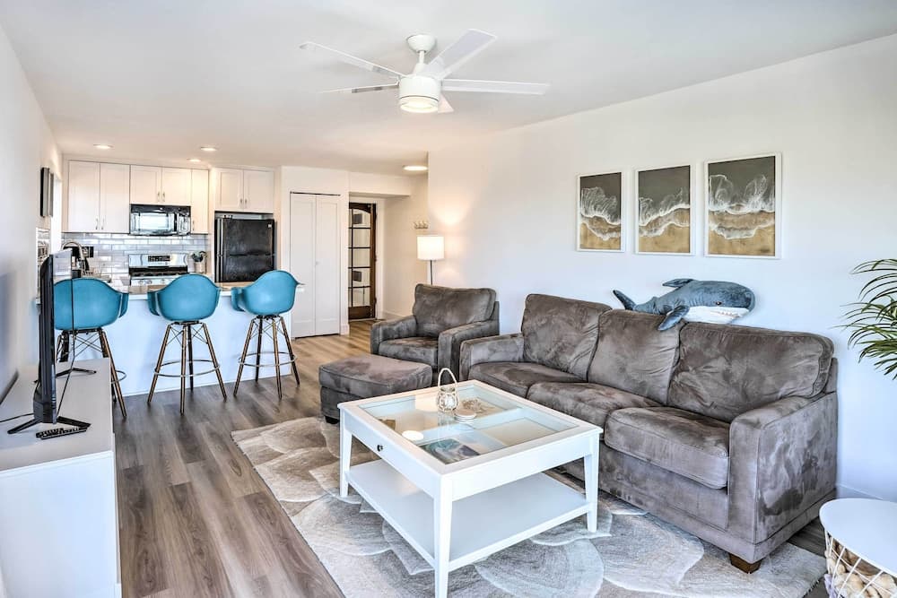 San Clemente Condo w/ Gorgeous Views: Near Beach!