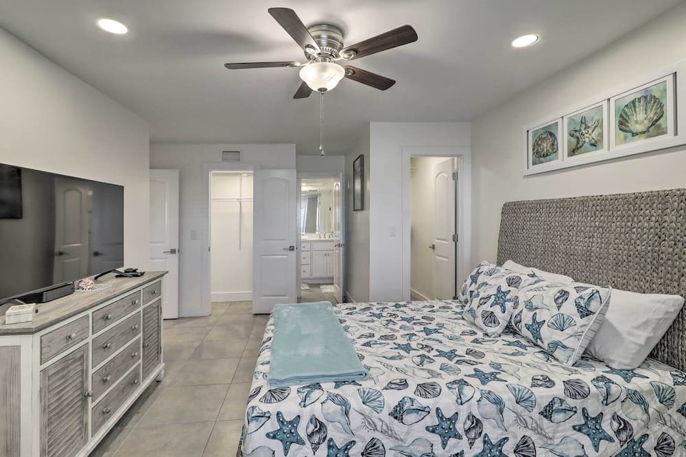 Florida Condo w/ Pool & Tennis: Walk to Beach!