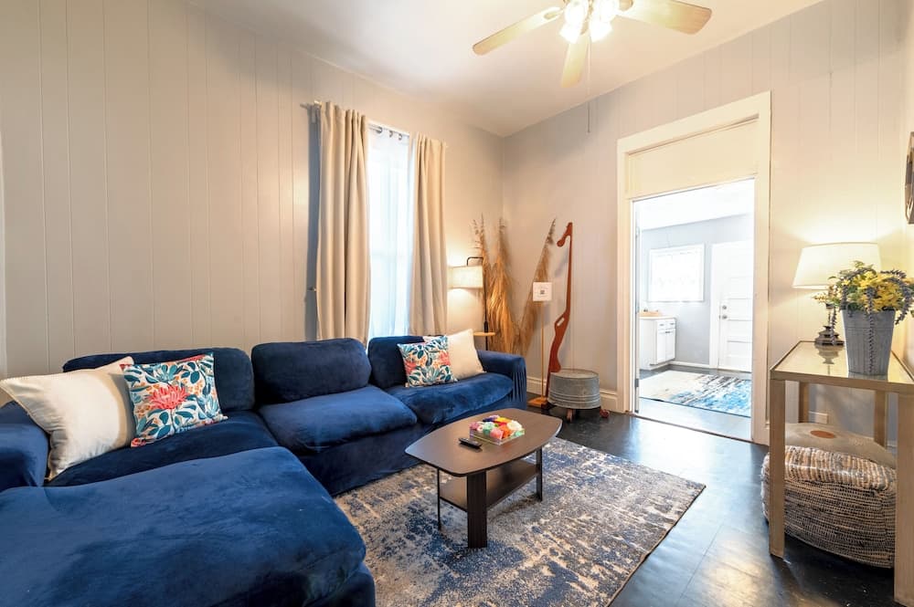 Galveston Victorian - Walk to the Strand & Beach