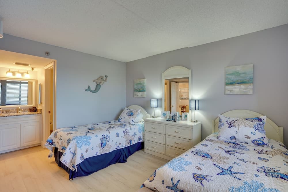 Cozy Condo w/ Gulf View, Bird Watching + Telescope