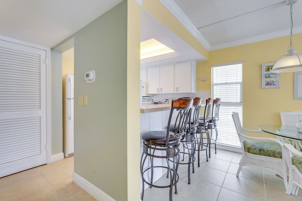 Longboat Key Resort Escape - Walk to the Beach!