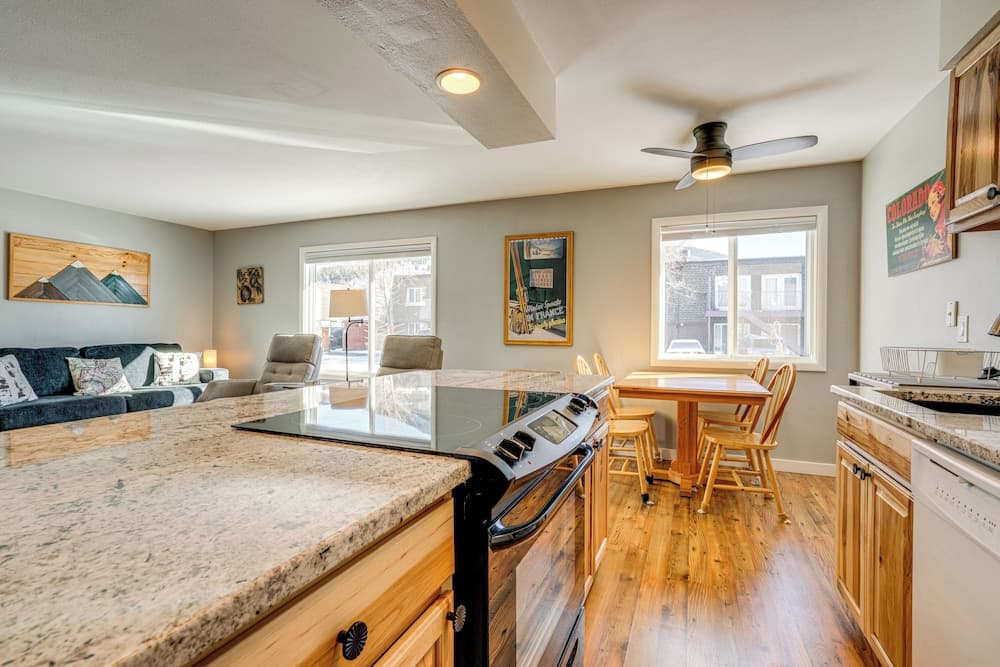 7 Mi to Ski Resort: Dillon Condo w/ Mtn Views