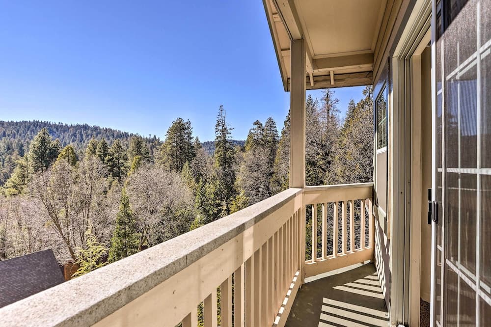 Huge Lake Arrowhead Home w/ 3 Decks & Grill!