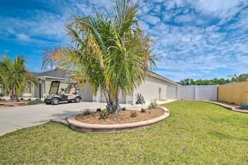 Open-concept Wildwood Home w/ Lanai & Yard!