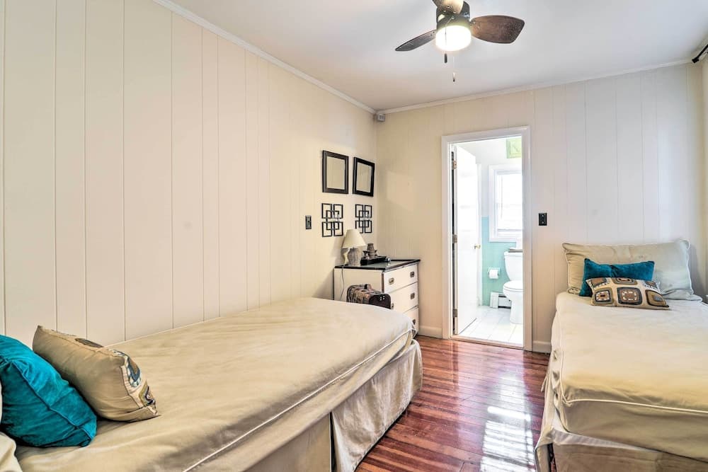 Charming East Falmouth Home w/ Hot Tub!