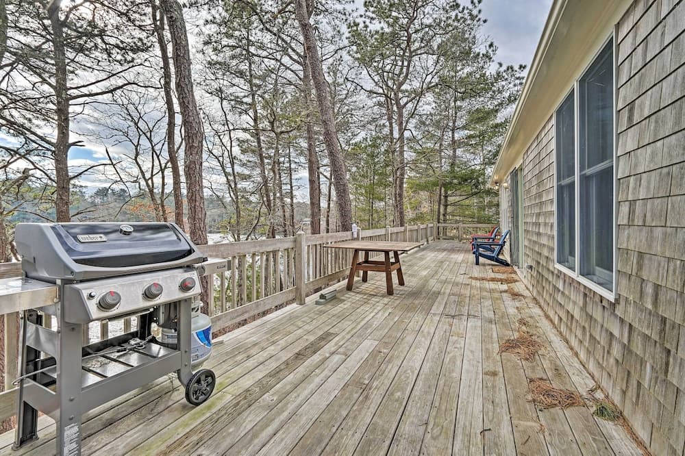 Spacious Waterfront Falmouth Home on Jenkins Pond!