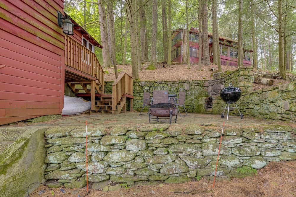 Rustic Berkshires Cottage at Lake Buel w/ Kayaks!