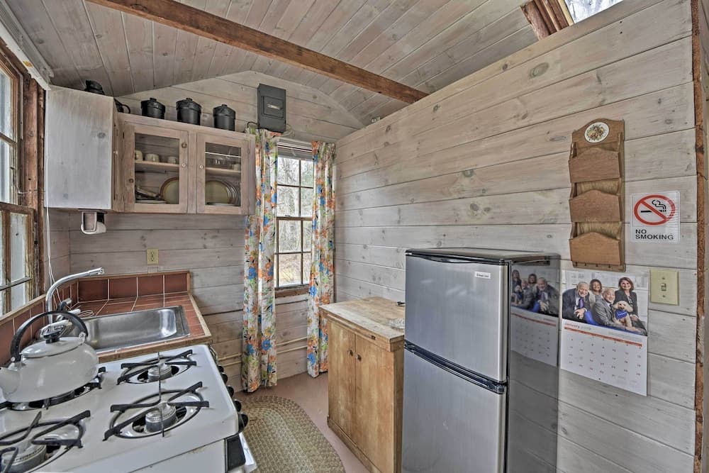 Cozy Vineyard Haven Cottage < 1 Mi to Beach!