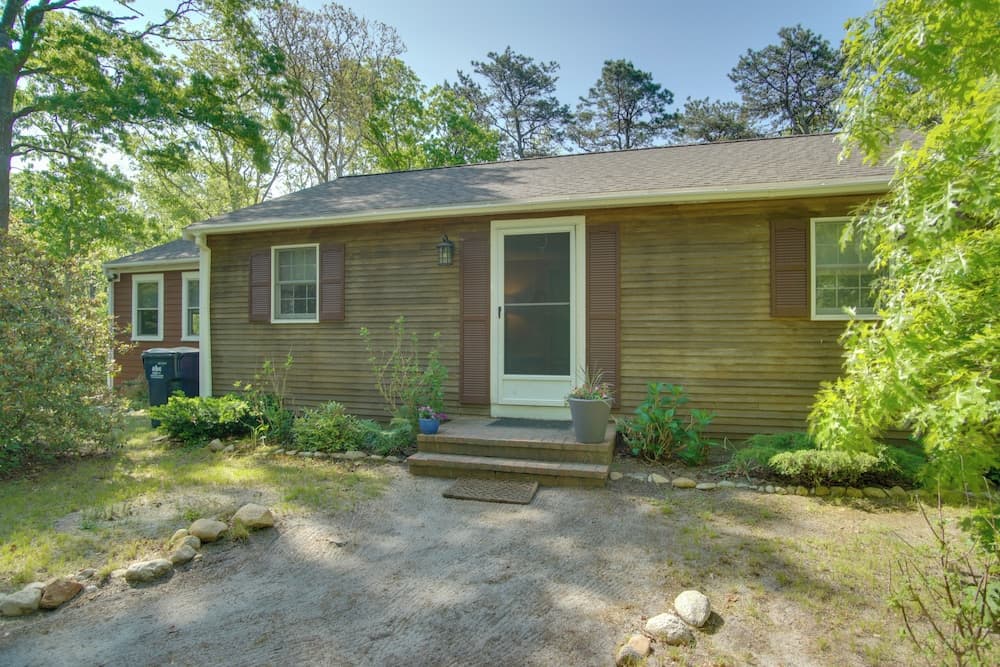 3 Mi to Beach & Town: Martha's Vineyard Home