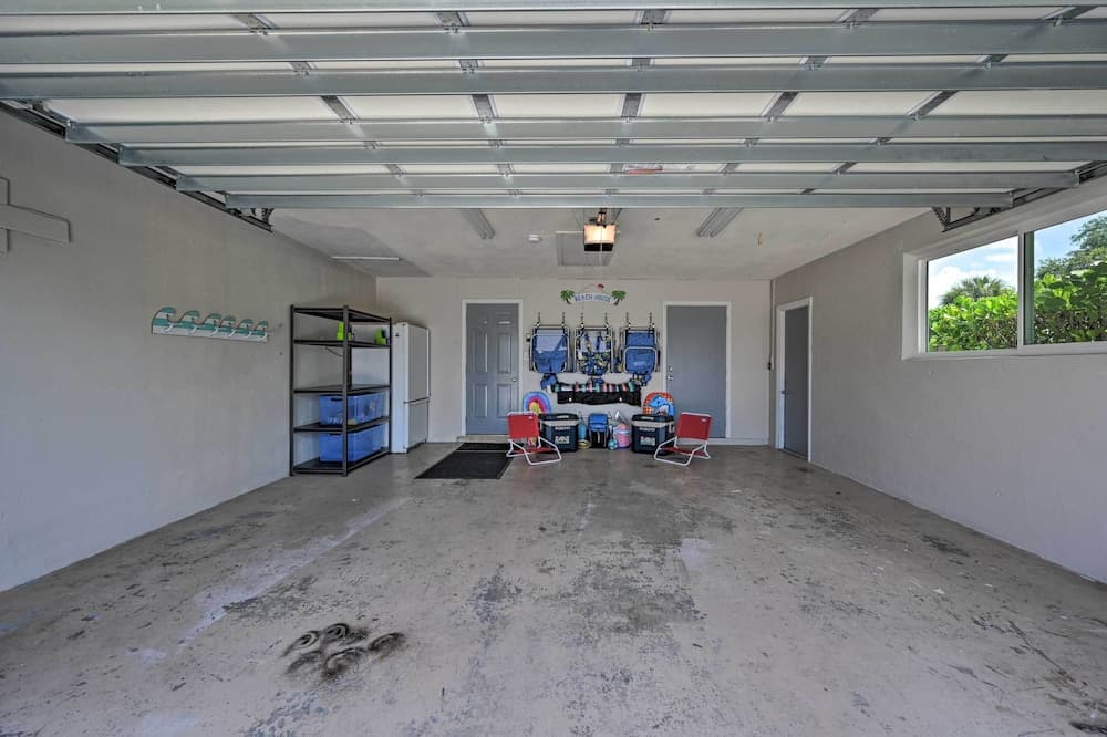 Family-friendly Palm River Estates House!