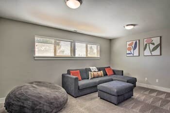 Bend Home w/ Patio + Fire Pits < 3 Mi to Dtwn