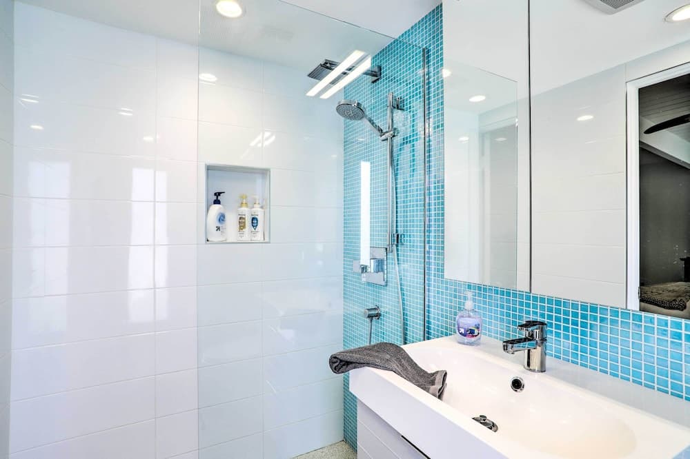 Pool & Mountain Views: Palm Springs Home!