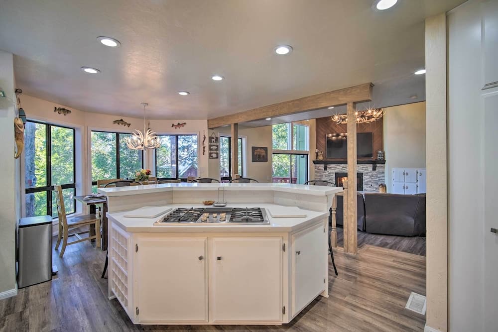 Lake Arrowhead Family Home w/ Deck!