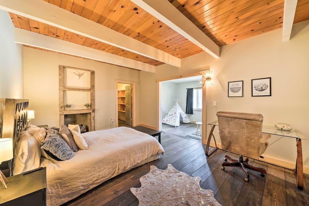 Chic Alpine Hideaway: Hiking, Skiing + Exploring!