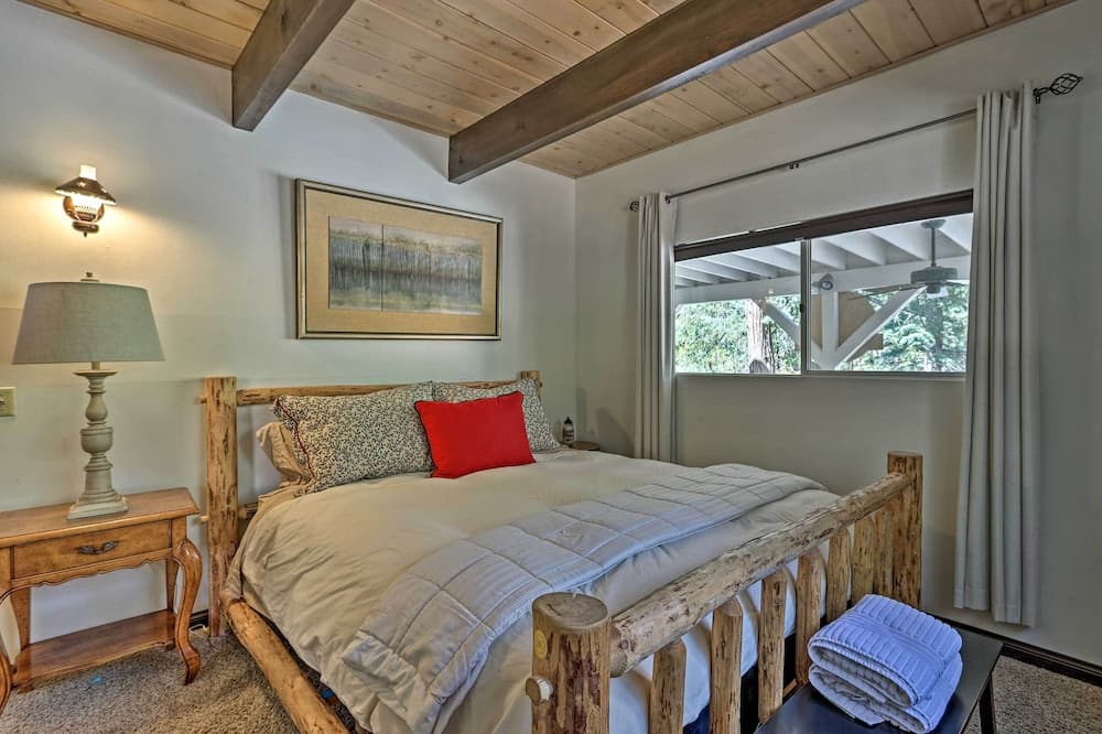 Stunning Mountain-top Getaway w/ Multi-level Decks