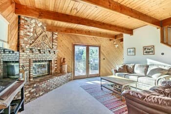 Cozy Getaway Cabin: Deck & Hot Tub With Views!