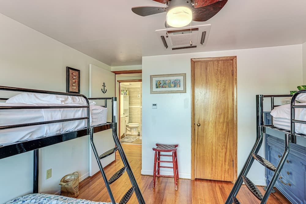 Lakefront Rocky Mount Main House w/ 3 Cabins!