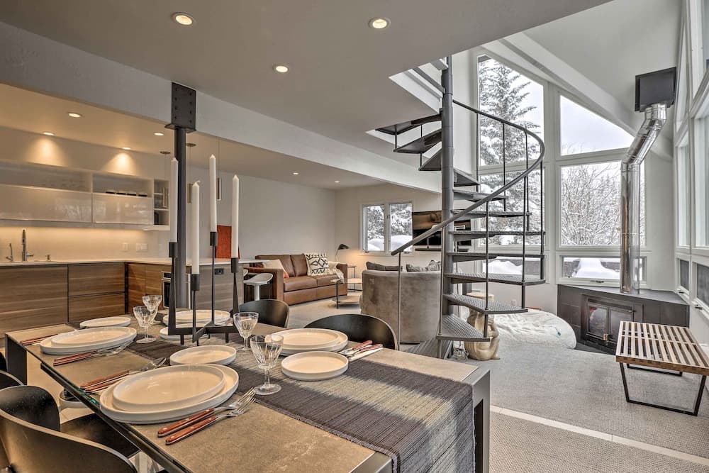 Vail Condo w/ Mtn View Deck - Steps to Ski Shuttle